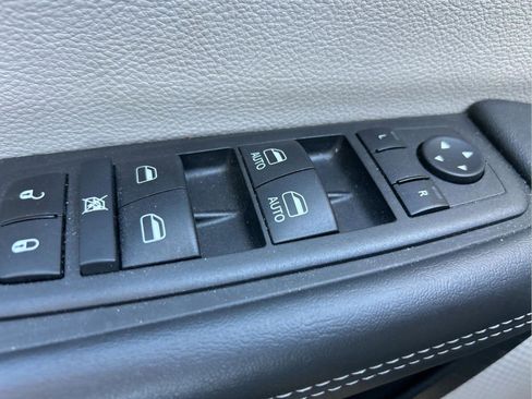 Certified 2024 Chrysler Pacifica Touring-L image 14