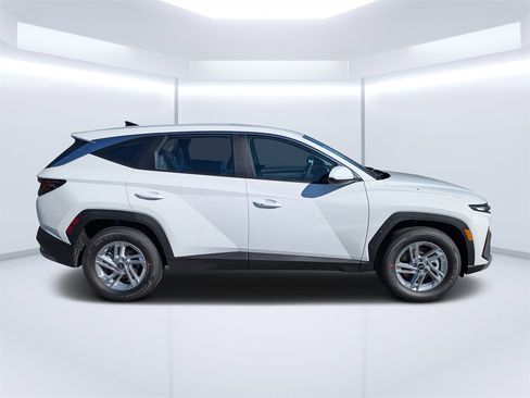 New 2026 Hyundai Tucson SE image 2