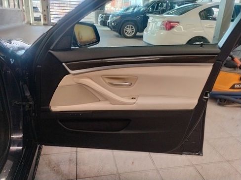 Used 2012 BMW 550i xDrive Sedan image 17