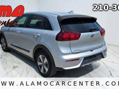 Used 2019 Kia Niro FE FWD image 3