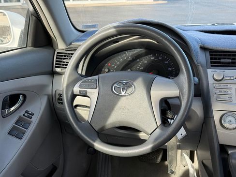 Used 2010 Toyota Camry XLE image 14