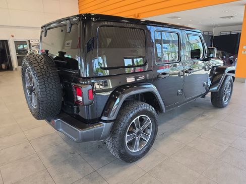 Used 2023 Jeep Wrangler Unlimited Sahara AWD/4WD image 7