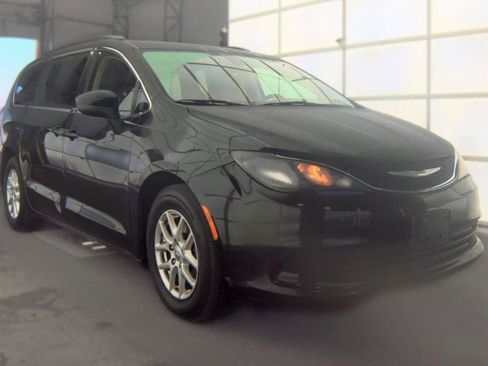 Used 2020 Chrysler Voyager Lxi FWD image 4