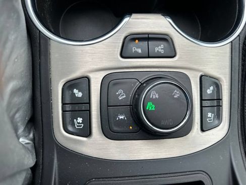 Used 2024 GMC Terrain Denali w/ Denali Premium Package AWD/4WD image 12