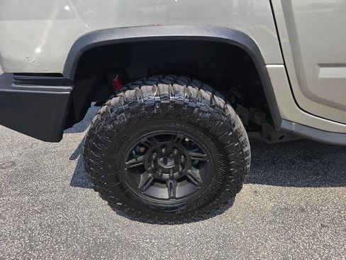 Used 2003 HUMMER H2 w/ Preferred Equipment Group AWD/4WD image 12