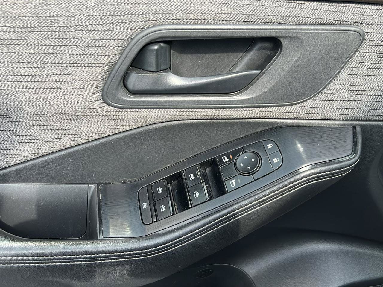 Used 2021 Nissan Rogue S AWD/4WD image 16