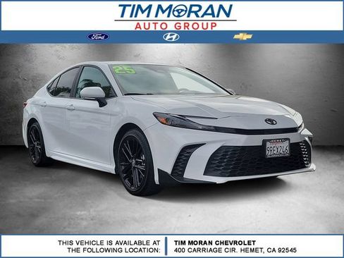 Used 2025 Toyota Camry SE FWD image 1