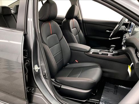 New 2025 Nissan Sentra SR w/ SR Premium Package FWD image 33