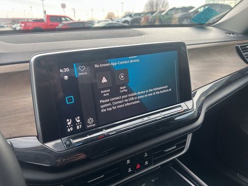 Used 2025 Volkswagen Atlas SE image 22