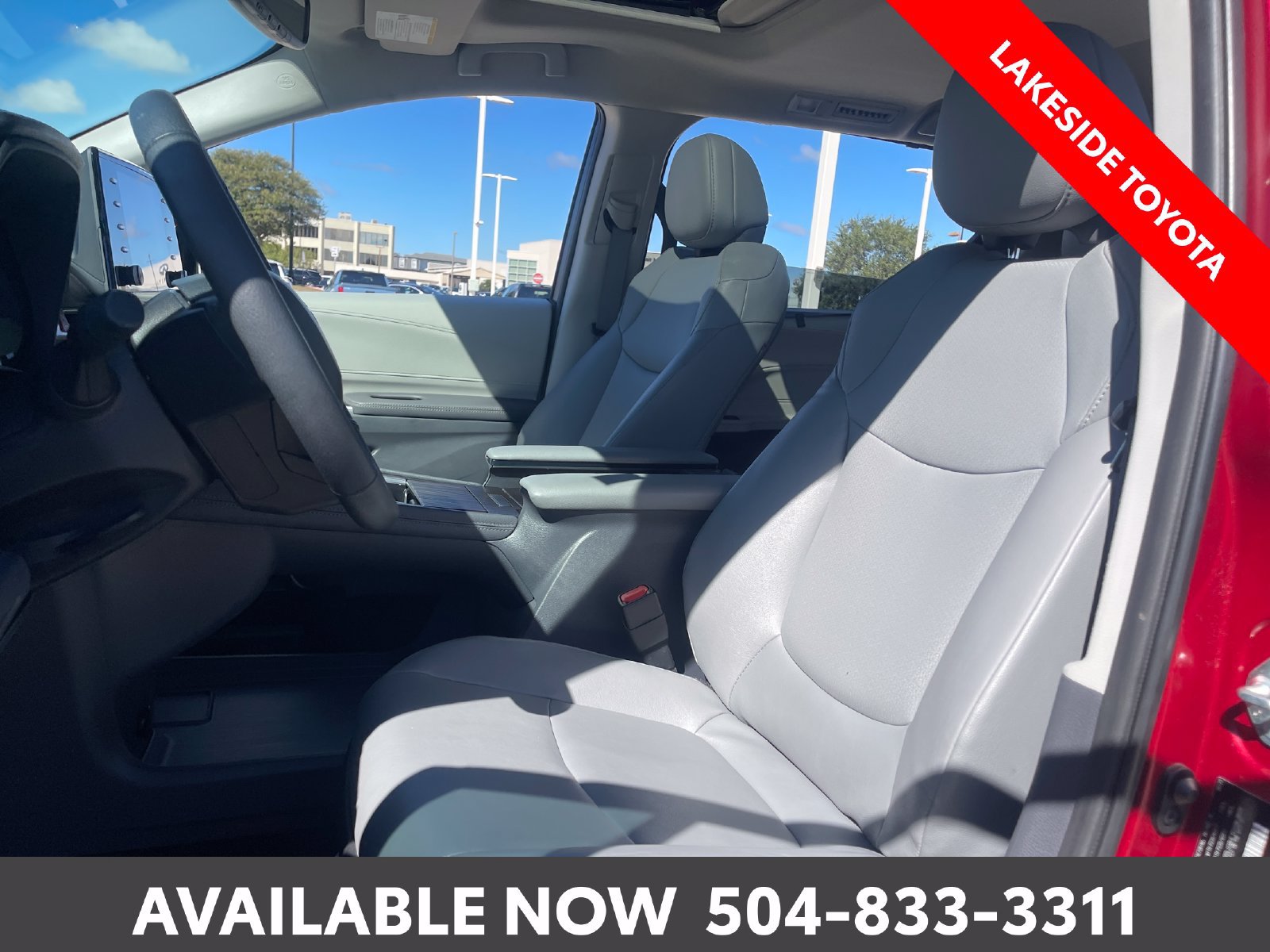 Used 2023 Toyota Sienna XLE FWD image 29