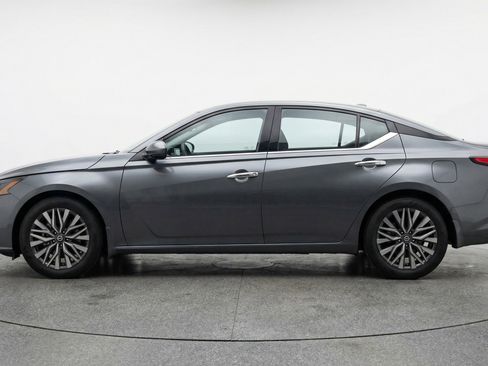 Used 2025 Nissan Altima 2.5 SV FWD image 5