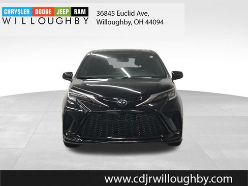 Used 2021 Toyota Sienna XSE image 2