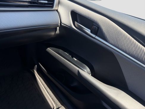 Used 2025 Toyota Camry SE w/ Convenience Package image 17