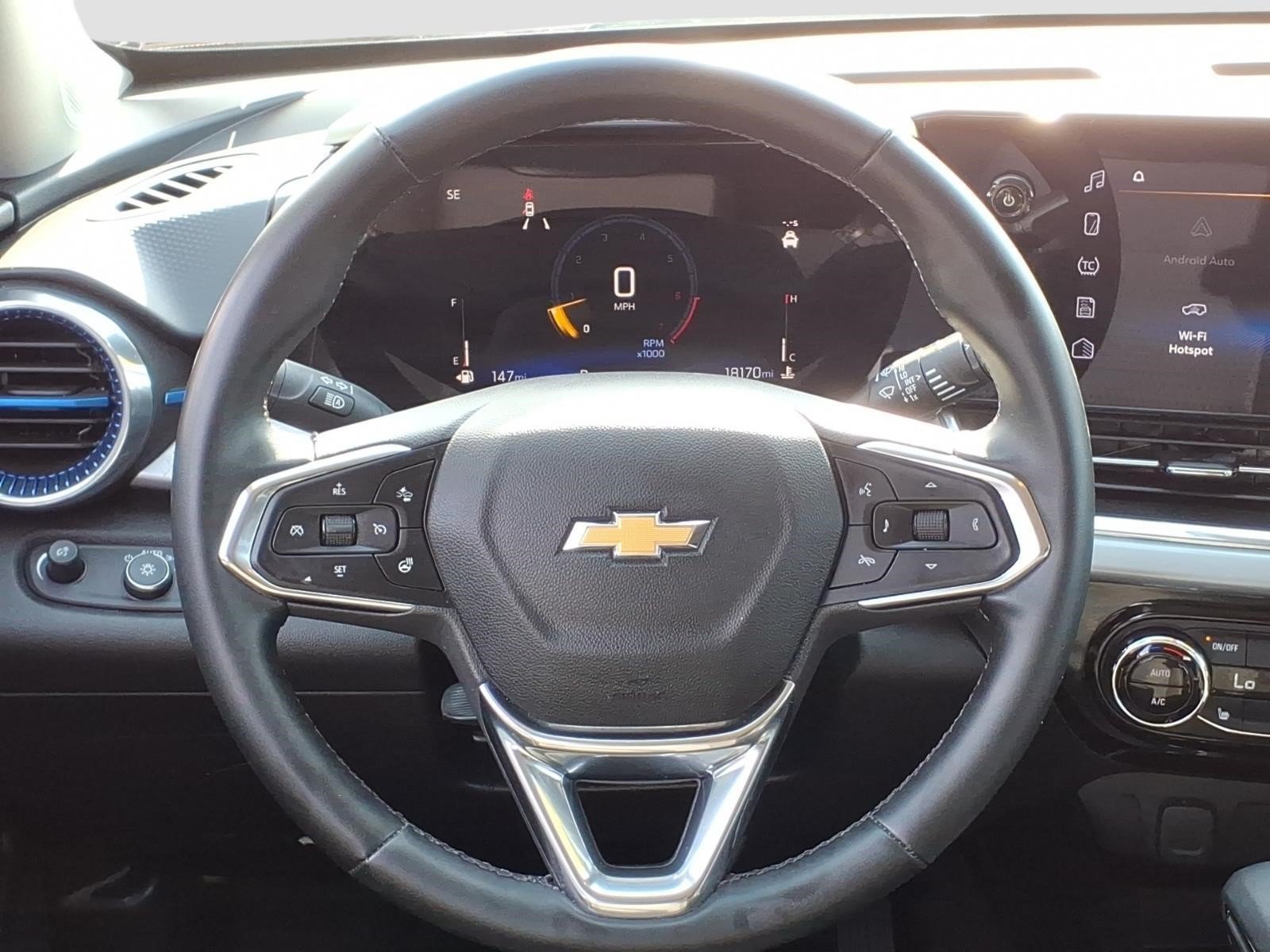 Used 2024 Chevrolet Trax LT w/ LT Convenience Package FWD image 23
