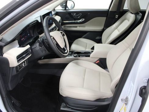 New 2026 Lincoln Corsair Premiere image 23