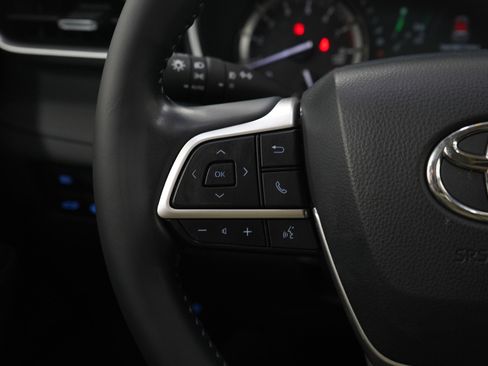 Used 2022 Toyota Highlander XLE image 25