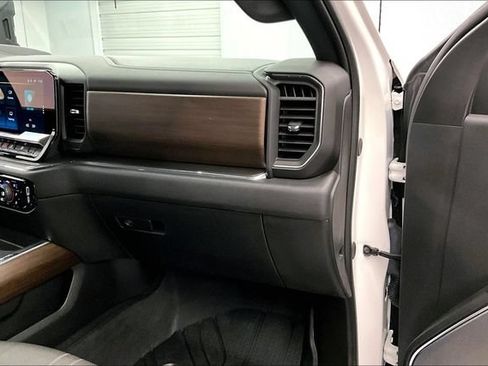 Used 2024 Chevrolet Silverado 1500 High Country w/ High Country Premium Package AWD/4WD image 19