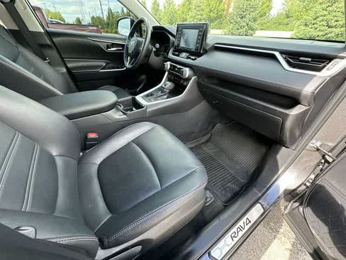Used 2022 Toyota RAV4 XLE Premium AWD/4WD image 19