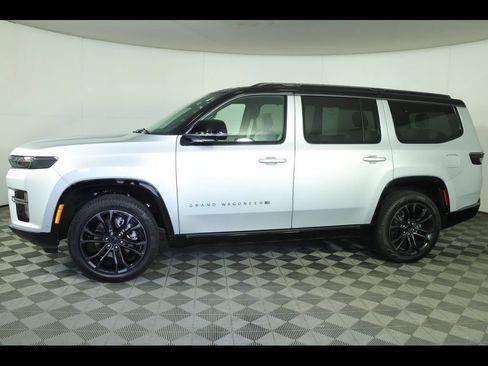 Used 2026 Jeep Grand Wagoneer Summit AWD/4WD image 4
