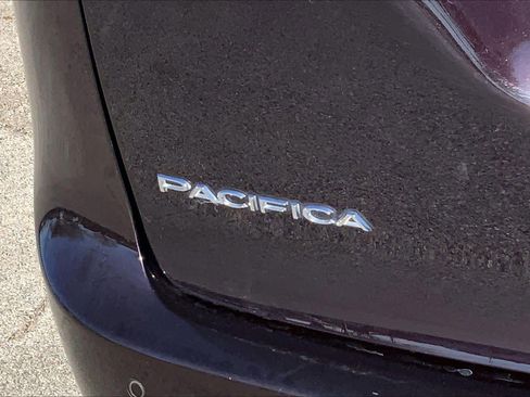 Certified 2019 Chrysler Pacifica Limited image 28
