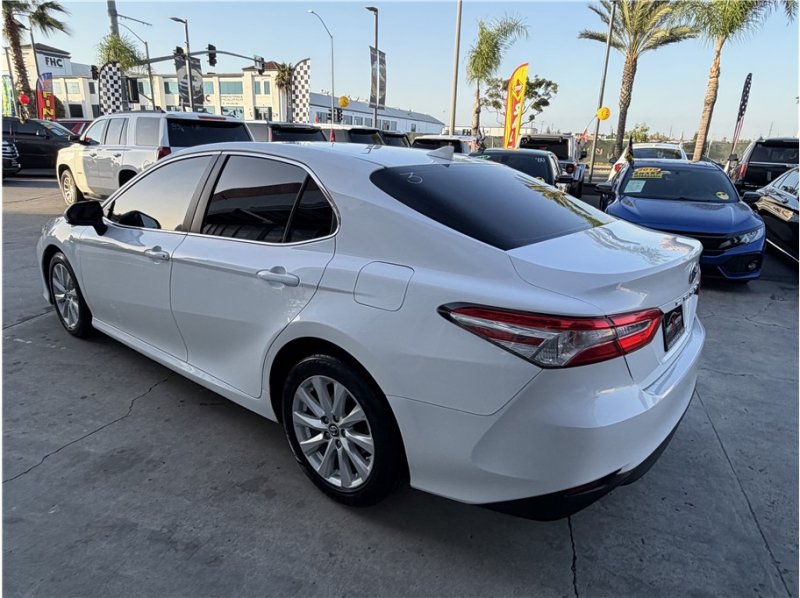 Used 2019 Toyota Camry LE FWD image 11