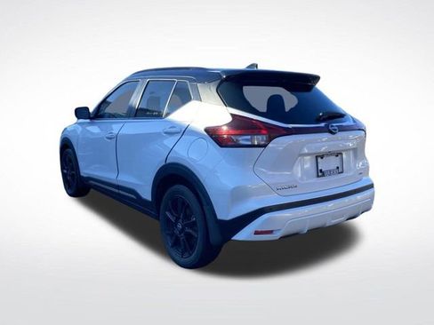 Used 2023 Nissan Kicks SR w/ SR Premium Package image 3