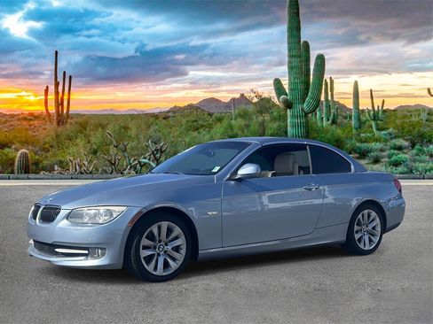 Used 2012 BMW 335i Convertible image 7