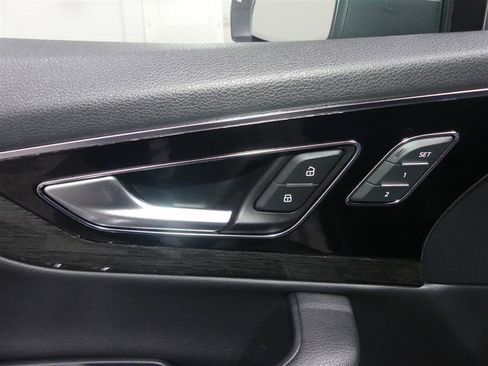 Used 2019 Audi Q7 3.0T Prestige w/ Prestige Package AWD/4WD image 20
