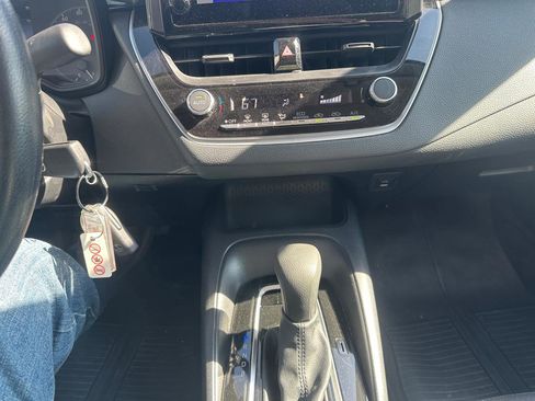 Used 2025 Toyota Corolla LE FWD image 10