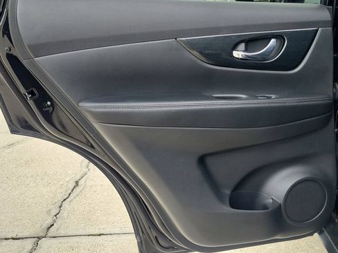 Used 2016 Nissan Rogue SL w/ SL Premium Package AWD/4WD image 19