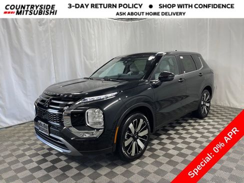 New 2025 Mitsubishi Outlander SE image 1