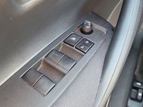 Used 2022 Toyota Corolla LE image 32