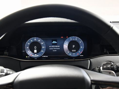 Certified 2025 Land Rover Range Rover Evoque Dynamic SE image 31