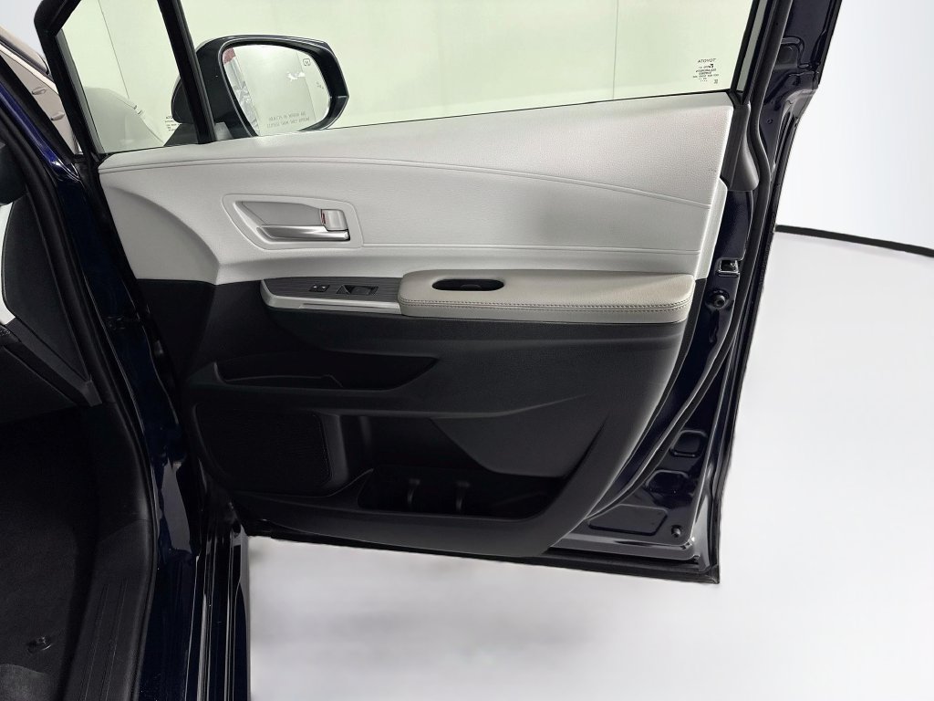 Used 2026 Toyota Sienna XLE FWD image 26