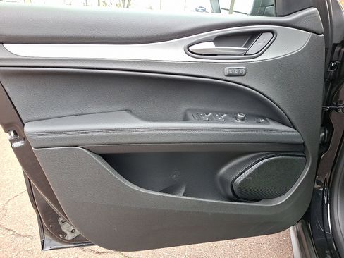 New 2025 Alfa Romeo Stelvio Sprint w/ Convenience Package image 8