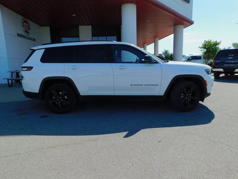 Used 2023 Jeep Grand Cherokee L Laredo image 10