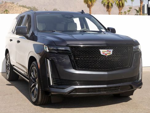 Used 2023 Cadillac Escalade Sport Platinum AWD/4WD image 2