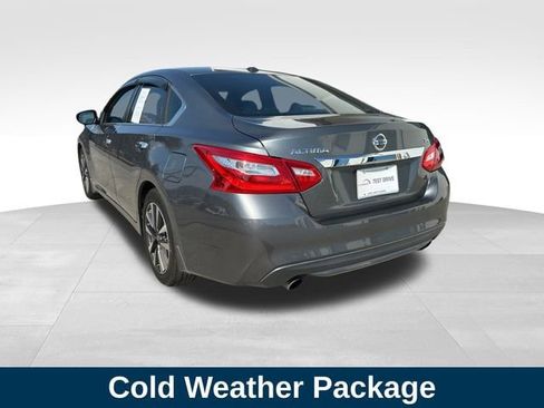 Used 2017 Nissan Altima 2.5 SV w/ Convenience Package FWD image 3