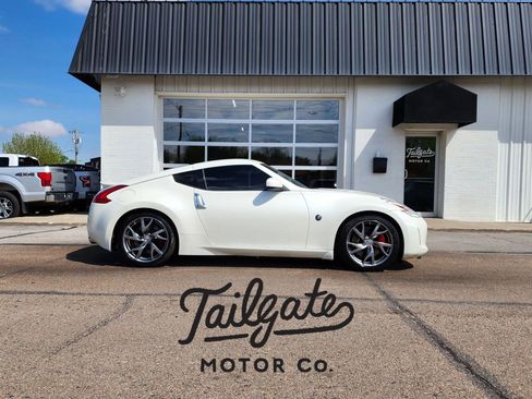 Used 2016 Nissan 370Z Coupe RWD image 1