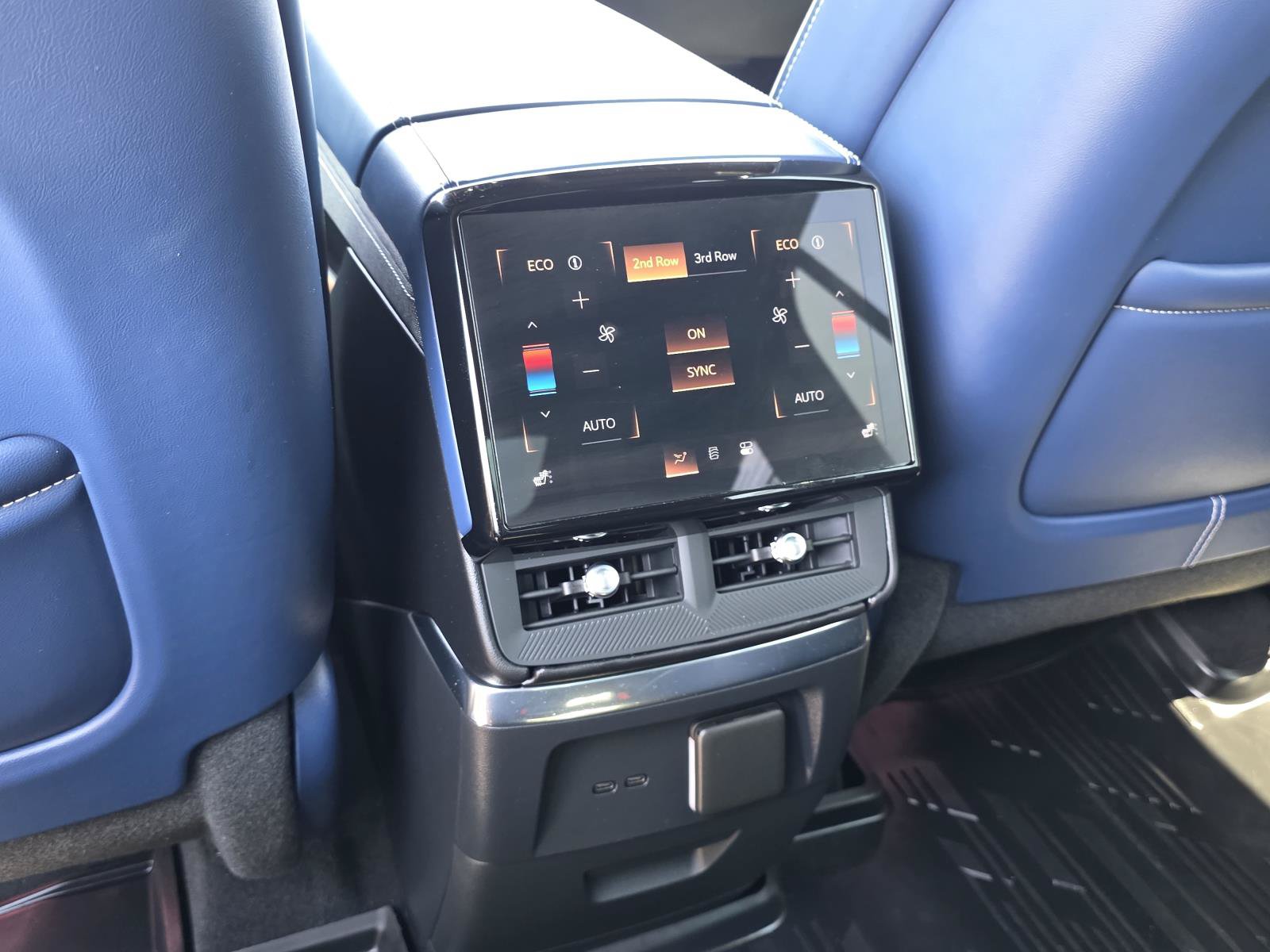 Certified 2026 Cadillac Vistiq Premium Luxury w/ LPO, Floor Liner Package AWD/4WD image 19
