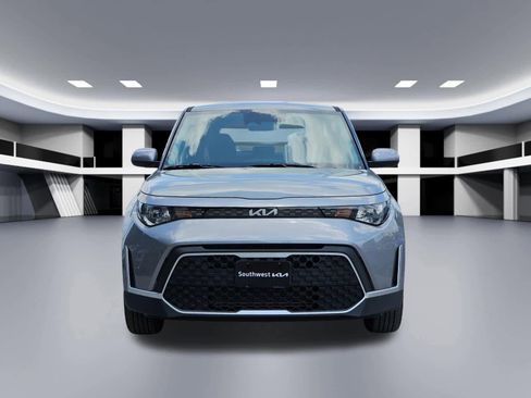 Used 2025 Kia Soul LX FWD image 8