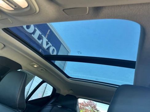 Certified 2025 Volvo XC40 B5 Plus AWD/4WD image 29