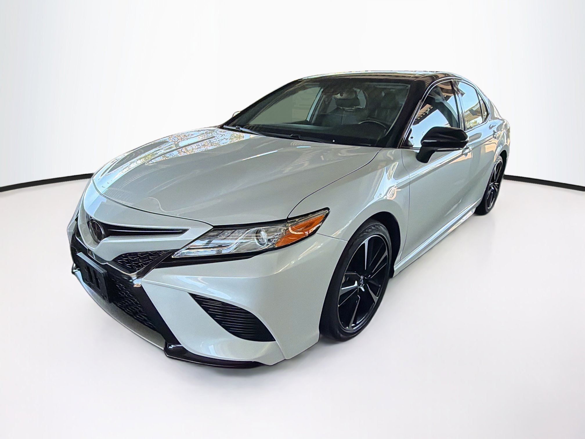 Used 2020 Toyota Camry XSE FWD image 3