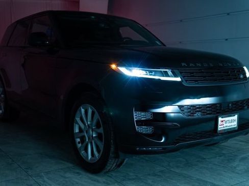 Used 2025 Land Rover Range Rover Sport AWD/4WD image 38