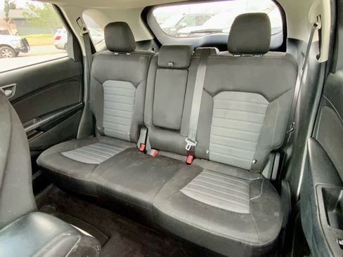 Used 2015 Ford Edge SE image 23