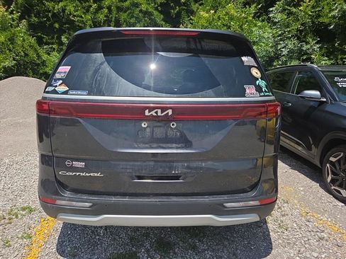 Used 2022 Kia Carnival LX FWD image 5