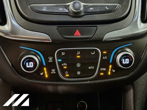 Used 2018 Chevrolet Equinox LT FWD image 17