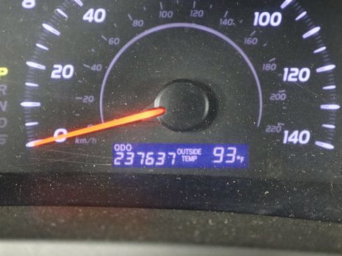 Used 2011 Toyota Camry LE FWD image 27