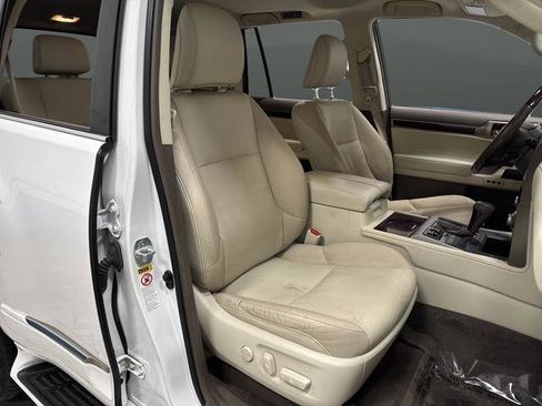 Used 2016 Lexus GX 460 w/ Premium Package image 31