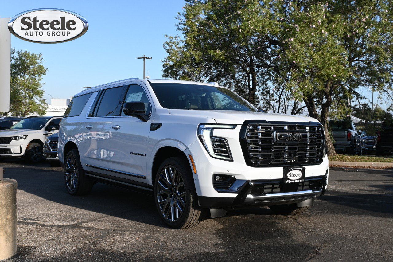 New 2026 GMC Yukon XL Denali Ultimate AWD/4WD image 3